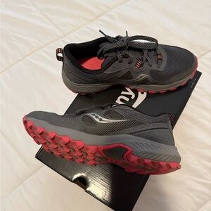 Saucony Women's Gray and Pink Shoes Excursion TR16, size 8.5